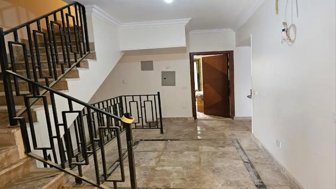 شقة فاخرة للبيع بمساحة 300 متر