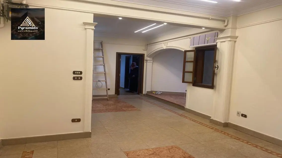 شقة للإيجار بمساحة واسعة في قلب المدينة