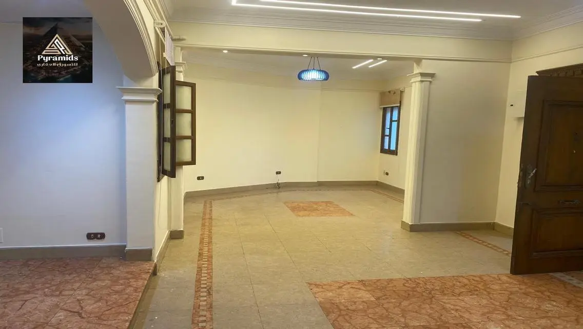 شقة للإيجار بمساحة واسعة في قلب المدينة