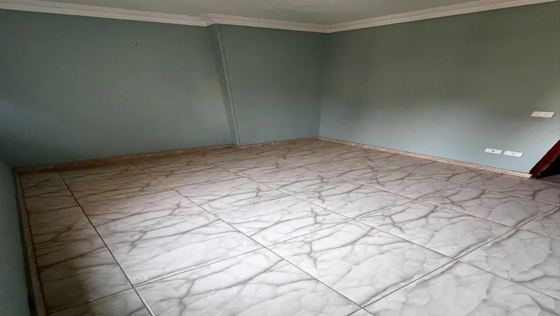 Investment Opportunity: House with Balcony and Covered Parking
