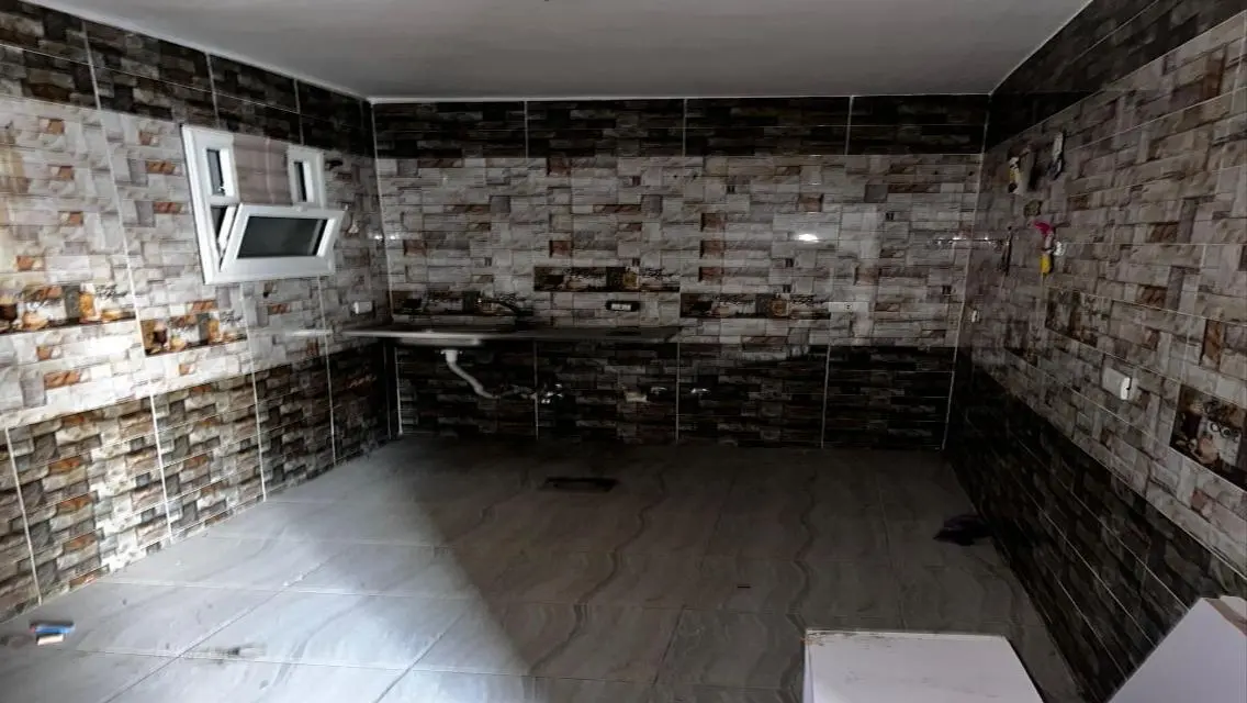 Investment Opportunity: House with Balcony and Covered Parking