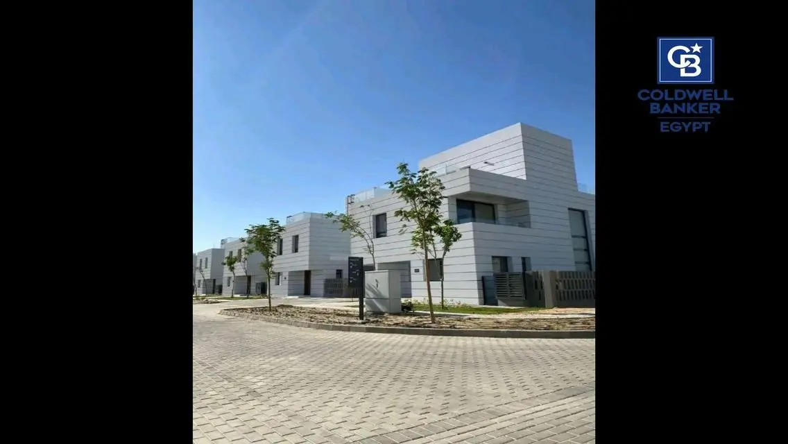 Luxury Villa for Sale with Private Garden and Amenities