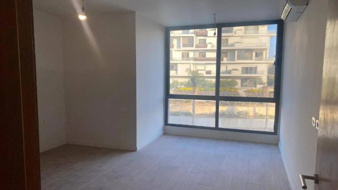 Luxury Apartment for Sale with Lake View