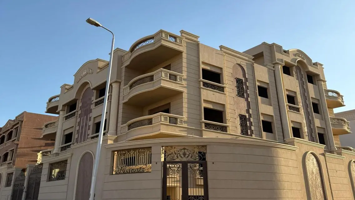 Luxury Apartment Overlooking a Major Landmark