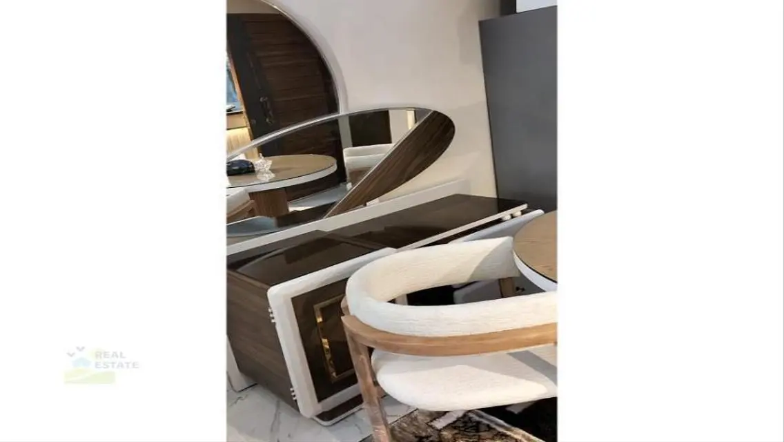 شقة راقية مع شرفة للإيجار 15000 جنيه