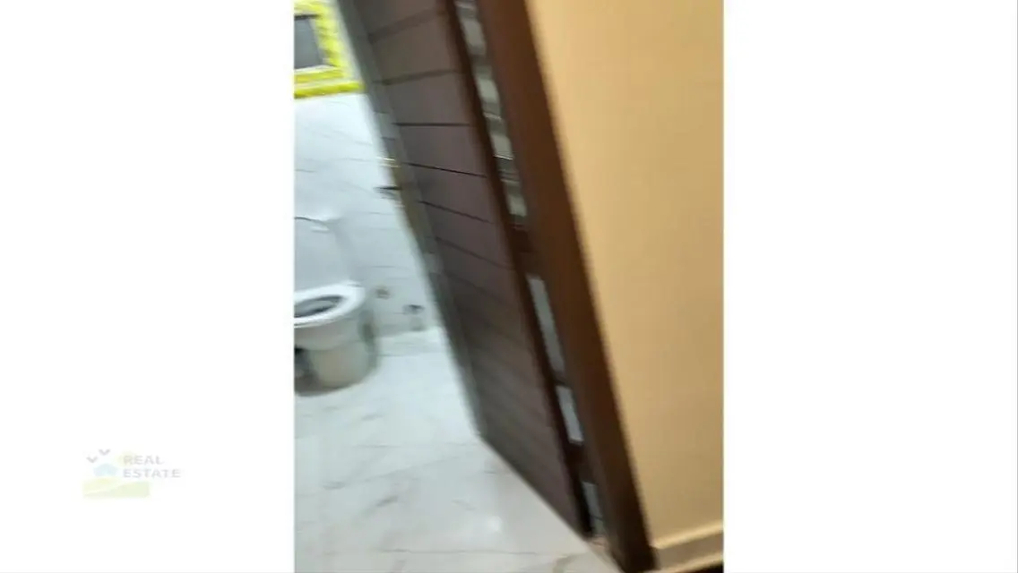 شقة راقية مع شرفة للإيجار 15000 جنيه