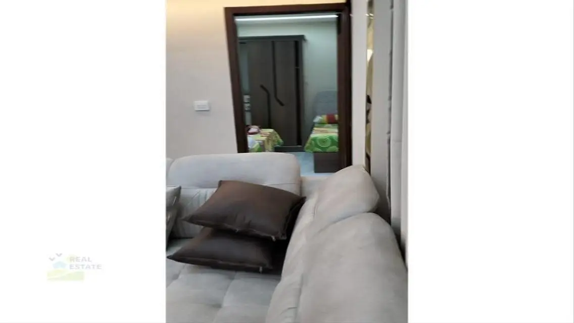 شقة راقية مع شرفة للإيجار 15000 جنيه