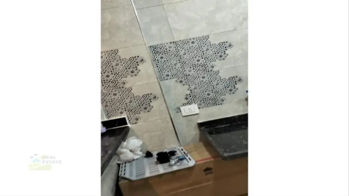شقة راقية مع شرفة للإيجار 15000 جنيه
