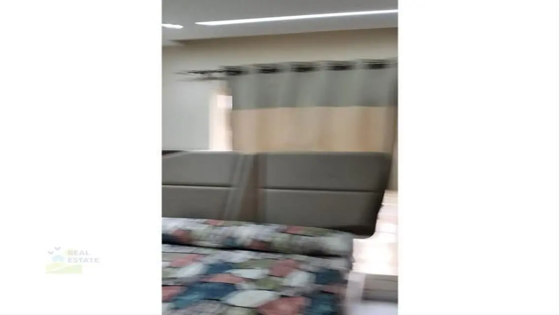 شقة راقية مع شرفة للإيجار 15000 جنيه