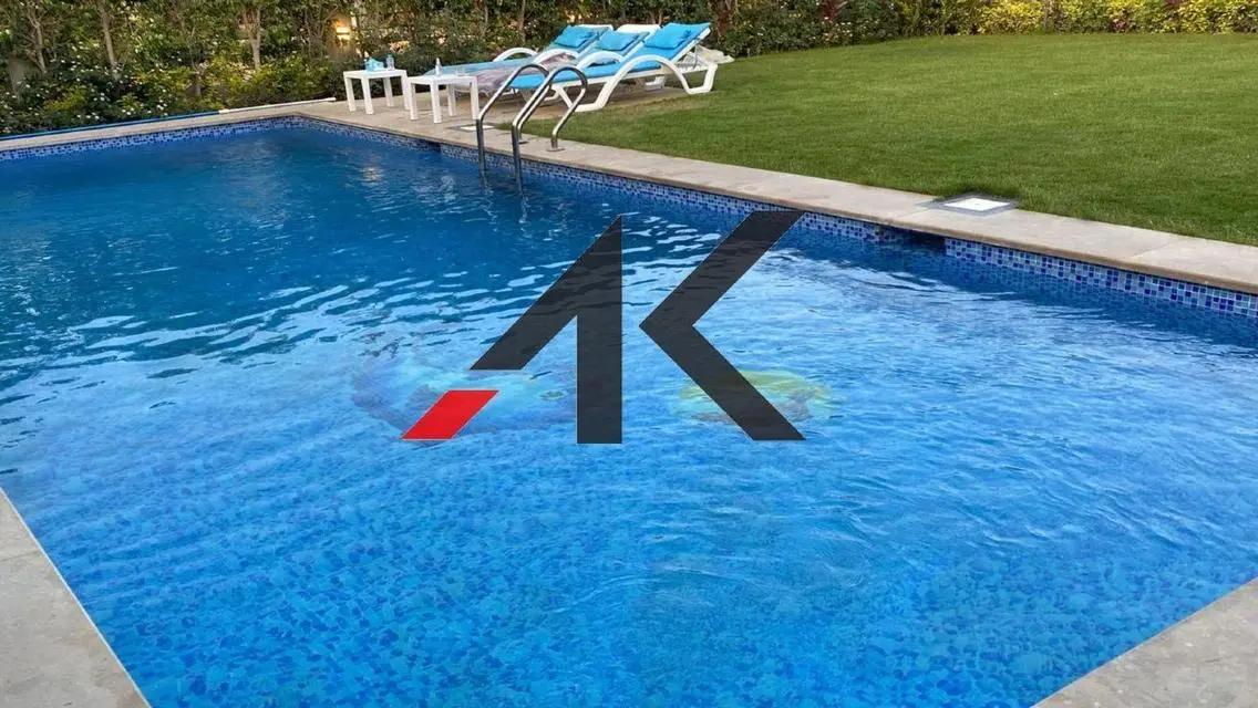 شقة فاخرة مع حديقة خاصة ومسبح