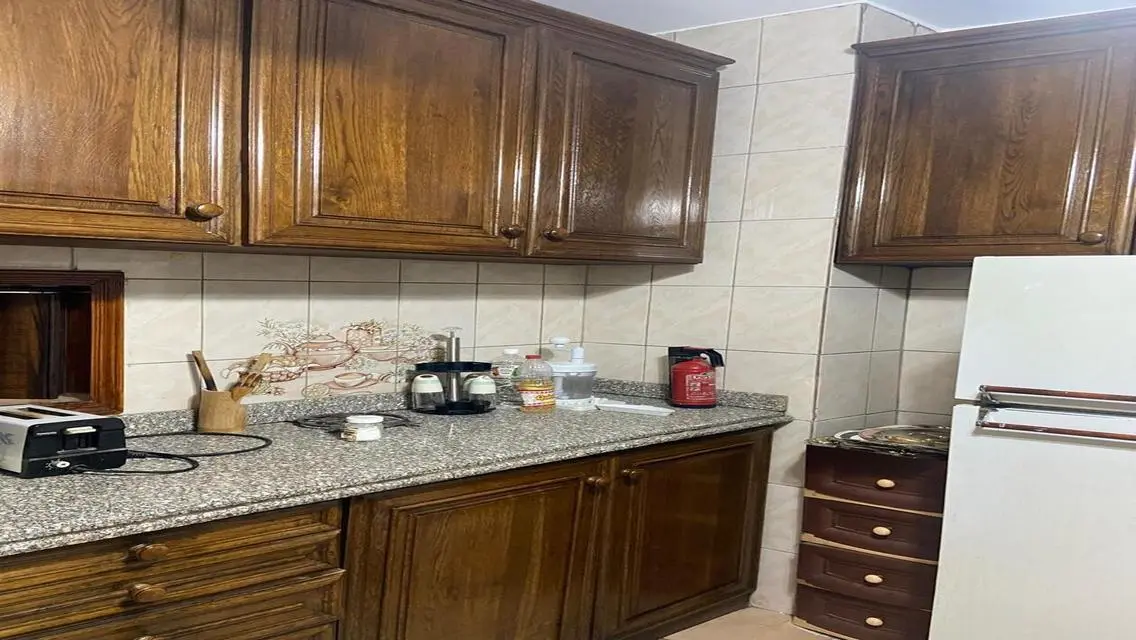 شقة مميزة للبيع بمساحة 300 متر