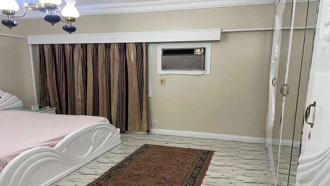 شقة مميزة للبيع بمساحة 300 متر