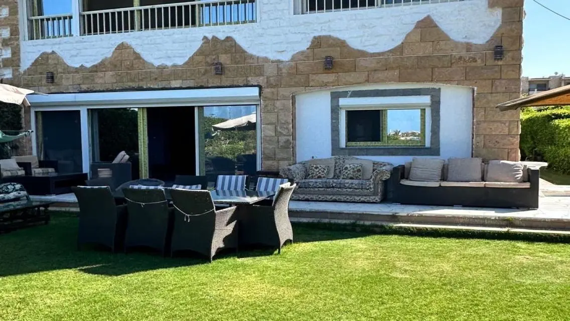 Luxury Villa with 250 sqm in an Upscale Area