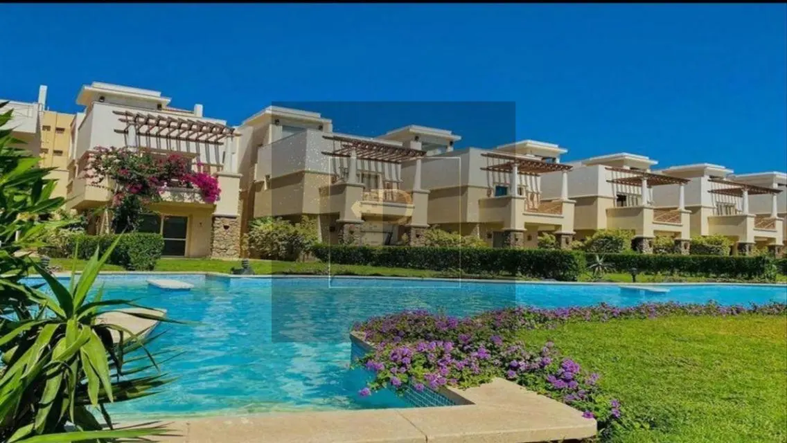 Luxury Apartment with Lake View