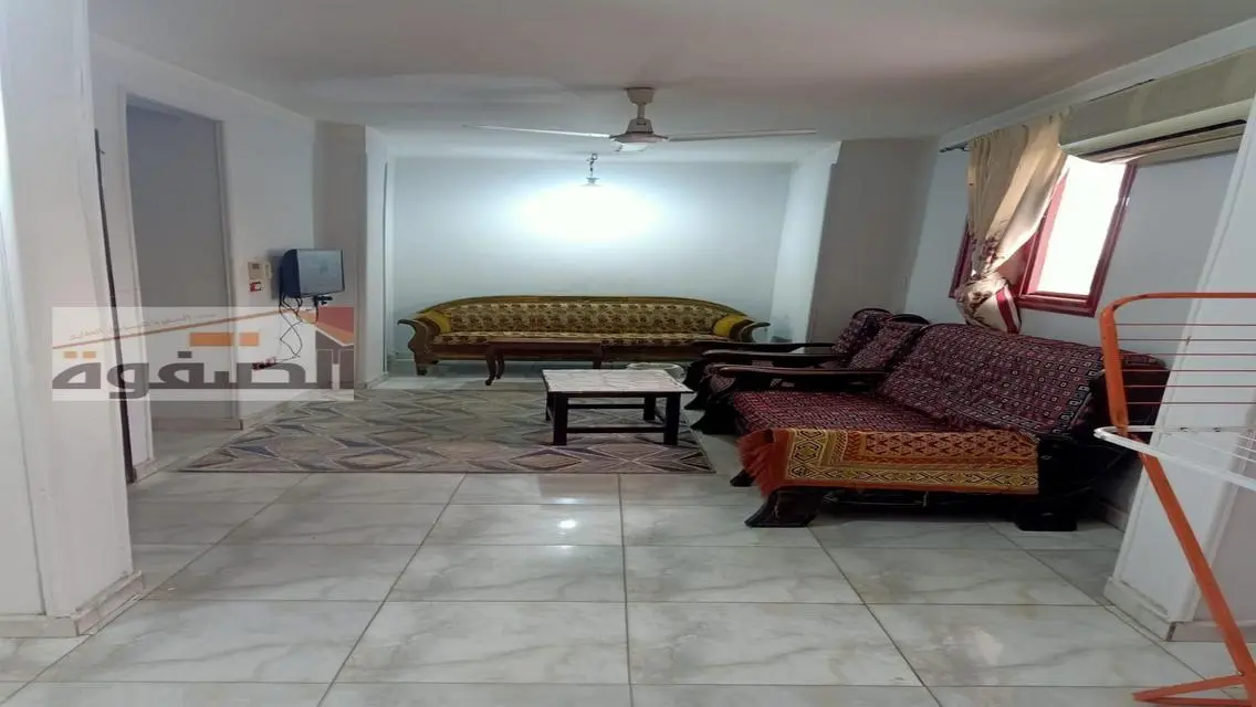 شقة فاخرة مع حارس أمن وشرفة بسعر 9500
