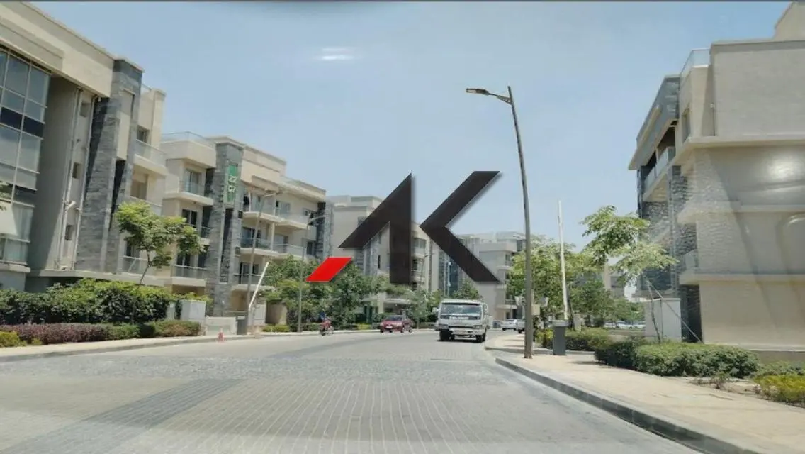 Luxury Apartment with Private Garden in Downtown