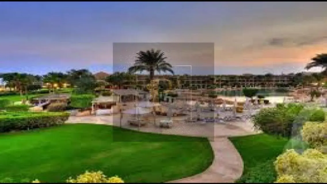 Luxurious 2-Bedroom Apartment with Lake View