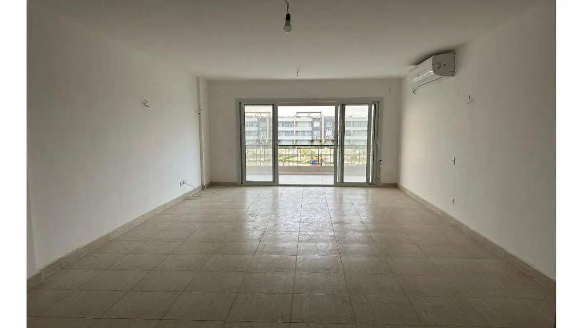 Luxury Apartment with Lake Views and Amazing Amenities