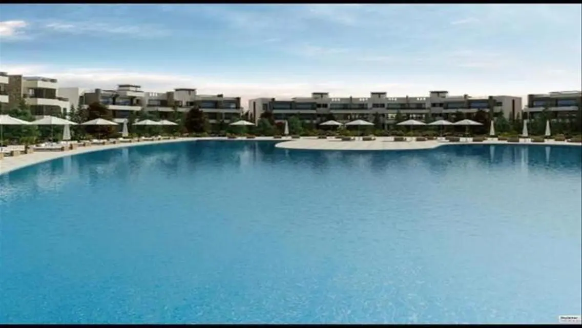 Luxury Apartment with Lake Views and Amazing Amenities