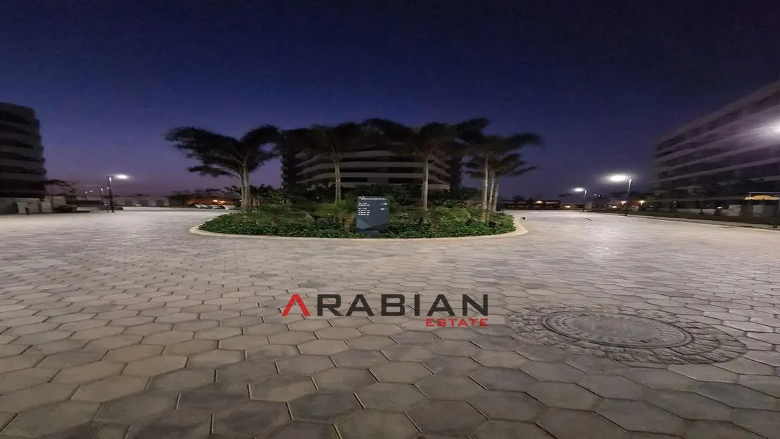 Luxurious Apartment with Stunning Views and Great Amenities