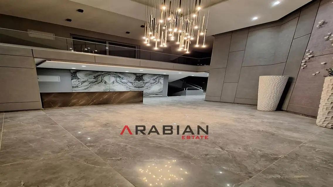 Luxurious Apartment with Stunning Views and Great Amenities