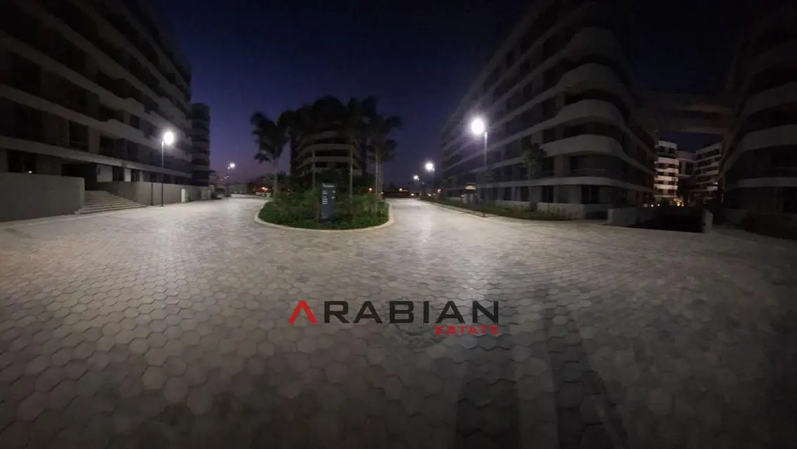 Luxurious Apartment with Stunning Views and Great Amenities