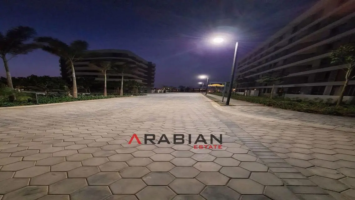 Luxurious Apartment with Stunning Views and Great Amenities