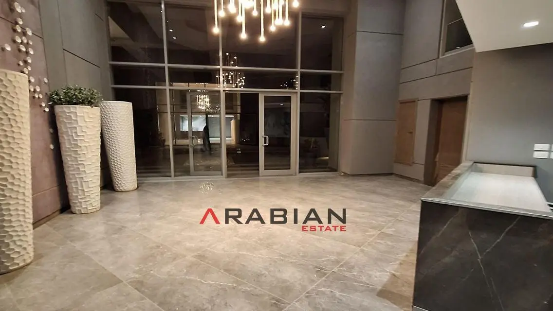 Luxury Apartment with Lake View and Full Amenities