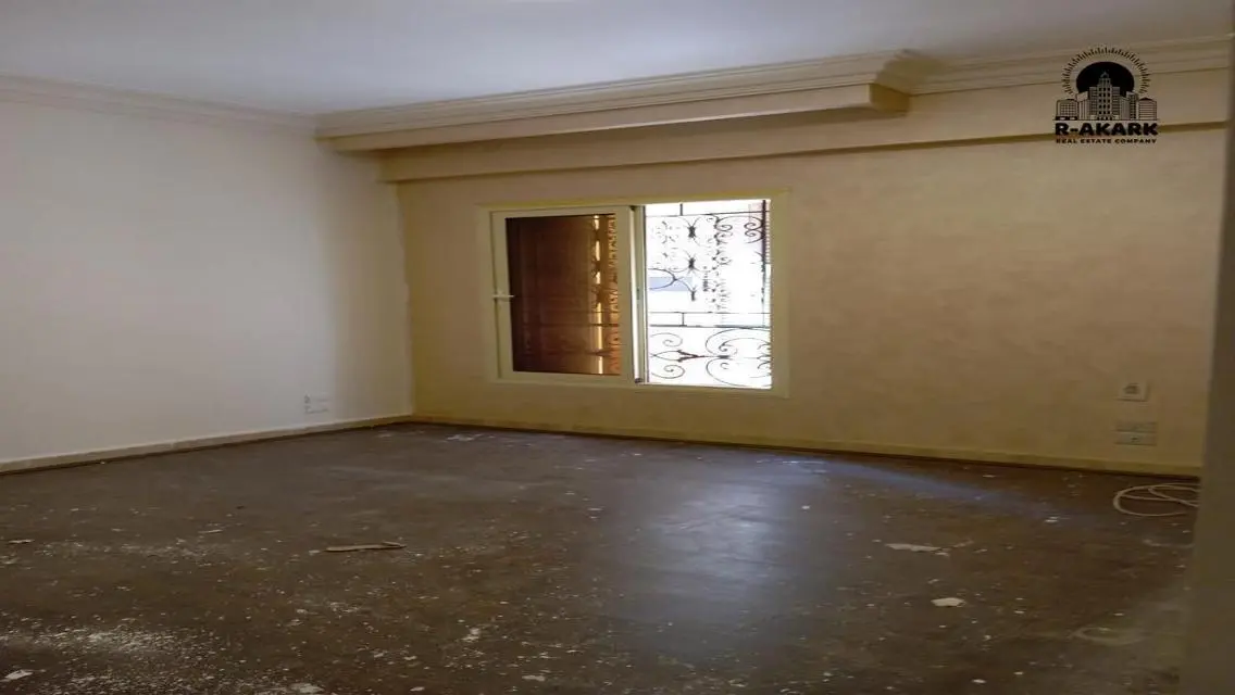 شقة فاخرة للإيجار بمساحة 350 متر