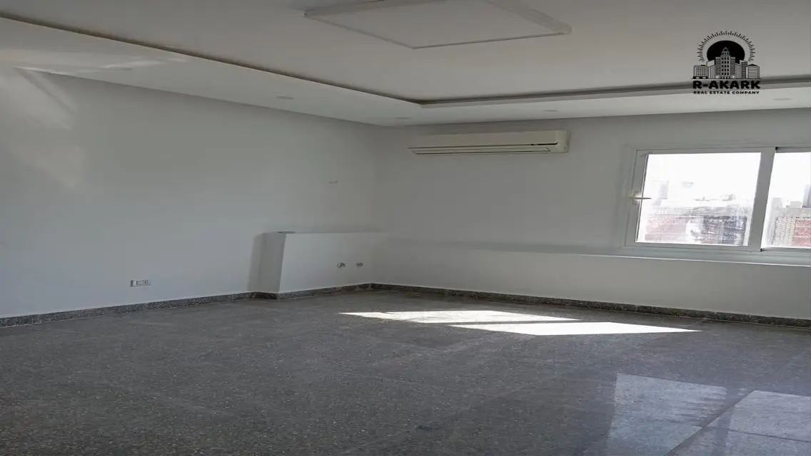 شقة فاخرة للإيجار بمساحة 350 متر