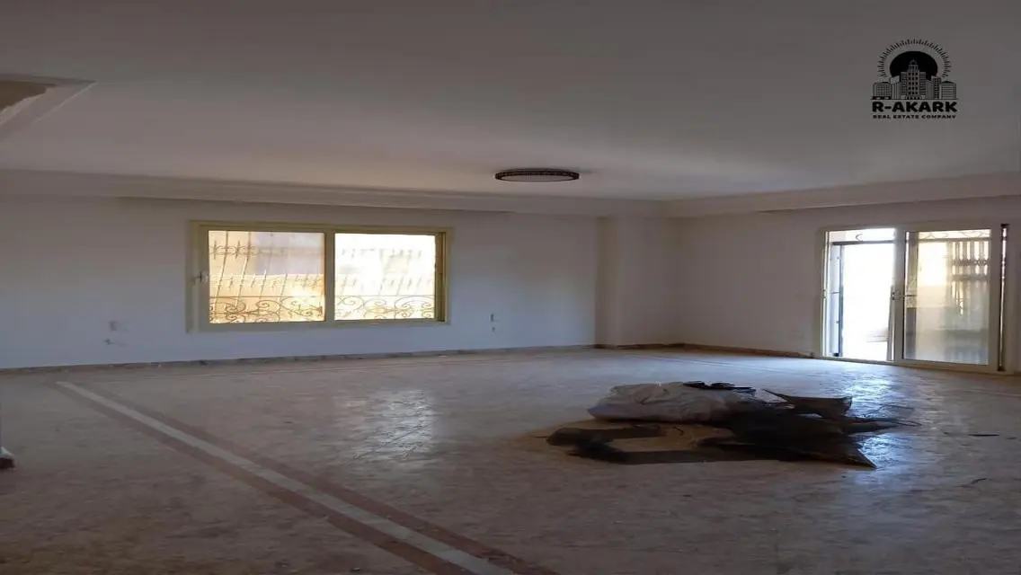 شقة فاخرة للإيجار بمساحة 350 متر