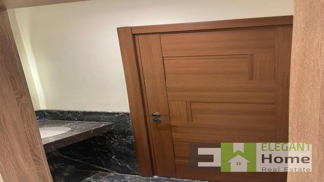 شقة فاخرة ببرج MV