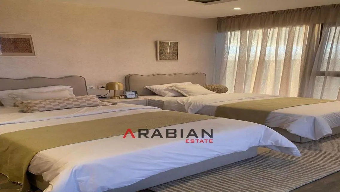 Luxury Apartment Overlooking Lakes with Premium Amenities