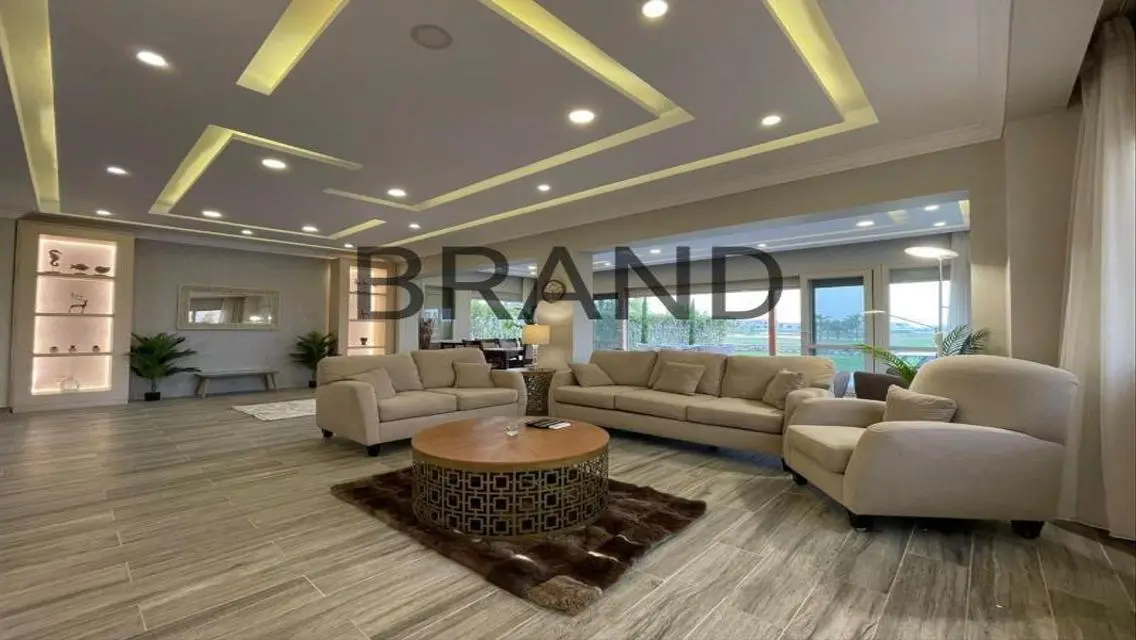 Luxurious 1500 Square Meter Apartment in the Heart of the City