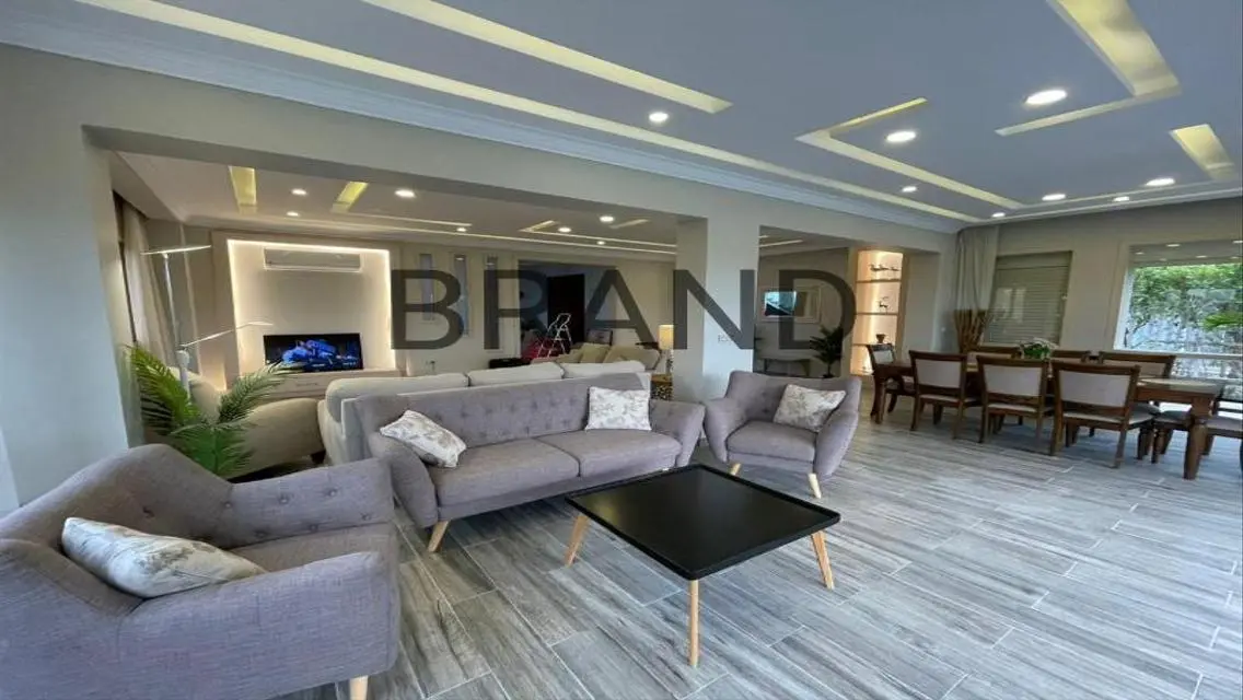 Luxurious 1500 Square Meter Apartment in the Heart of the City