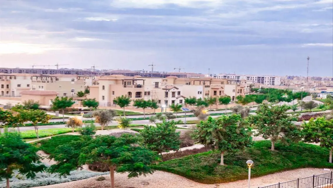 فيلا فاخرة بحمام سباحة وحديقة خاصة