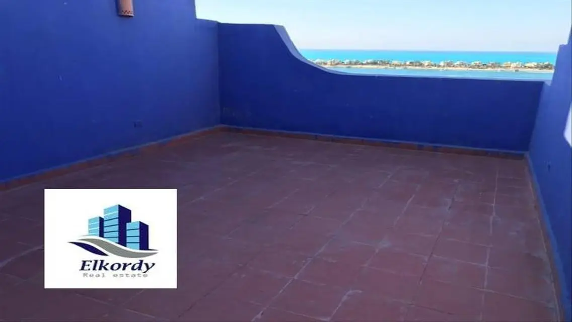 Luxury Apartment Overlooking Lakes at an Attractive Price