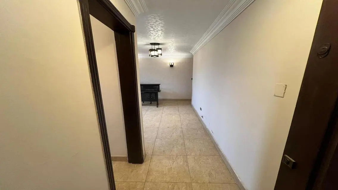 شقة فاخرة بمساحة 200 متر للبيع