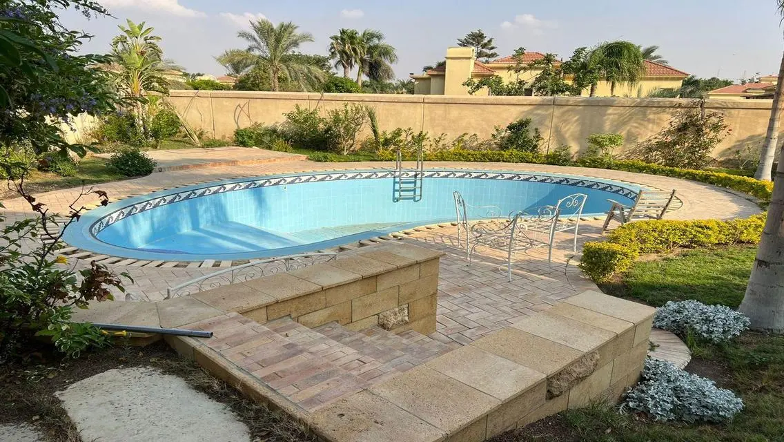 فلل فاخرة في كمبوند رويال هيلز