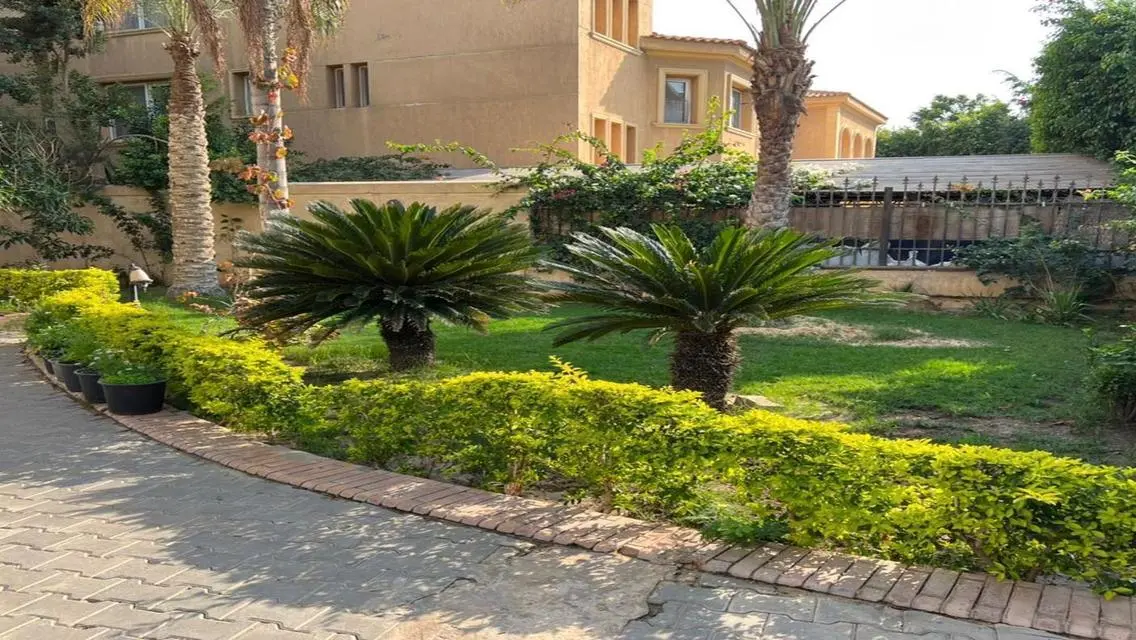 فلل فاخرة في كمبوند رويال هيلز