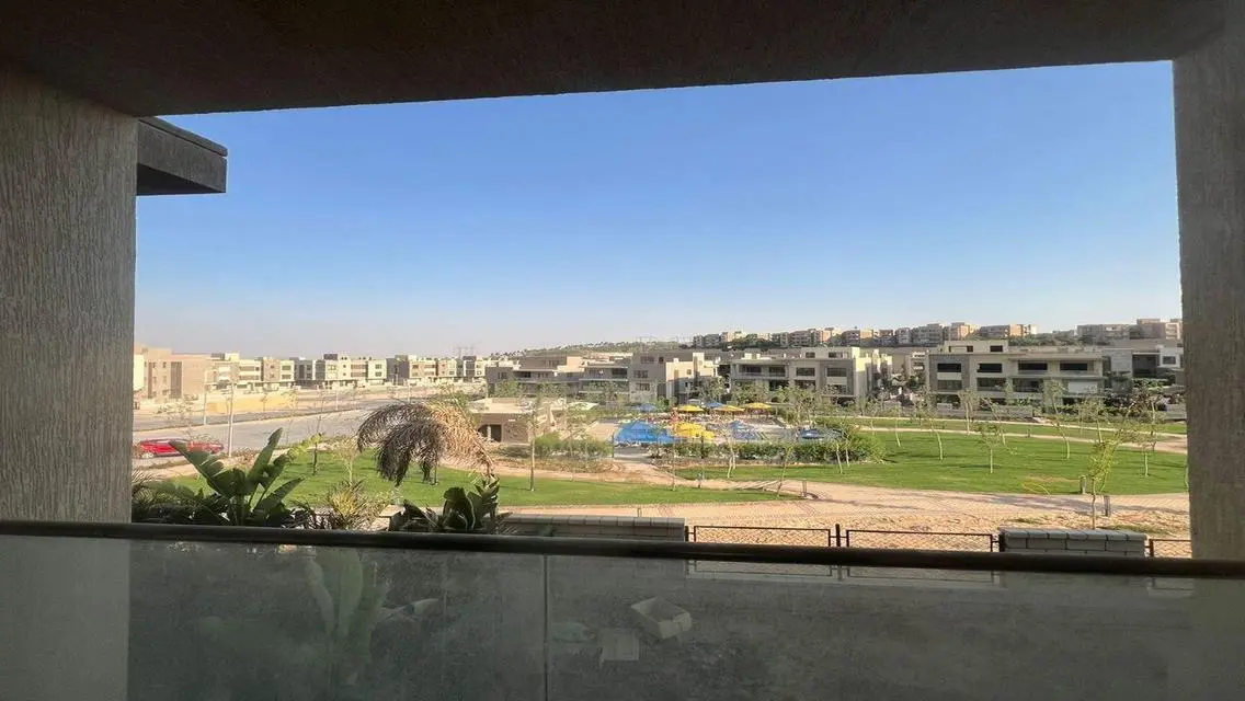 فيلا فاخرة بجنوب القاهرة مع حديقة خاصة ومسبح مشترك