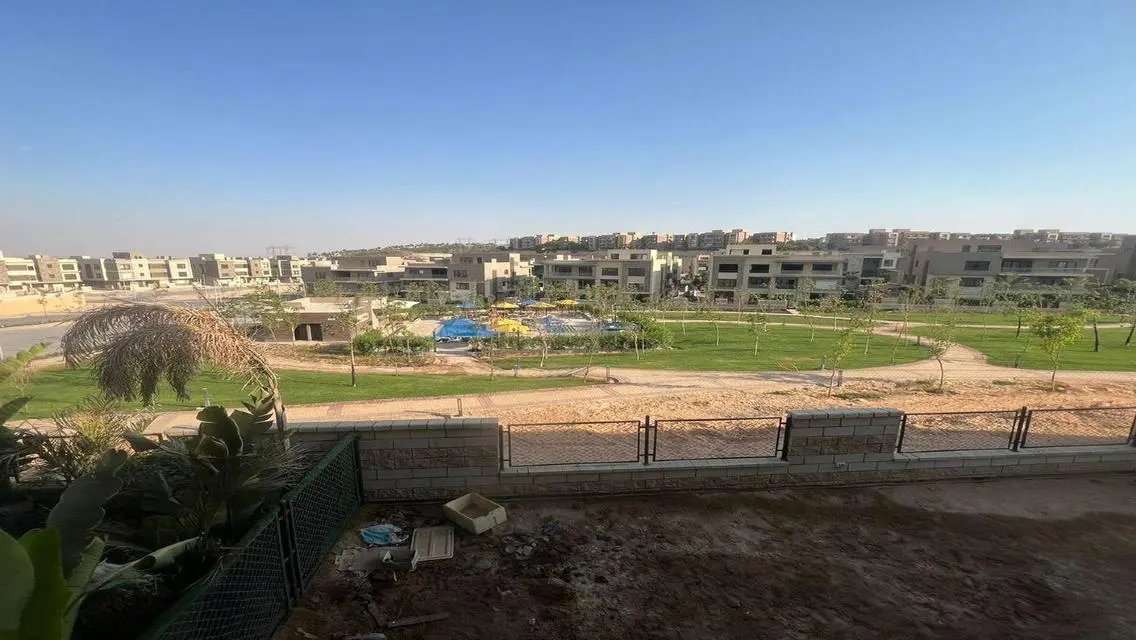 فيلا فاخرة بجنوب القاهرة مع حديقة خاصة ومسبح مشترك
