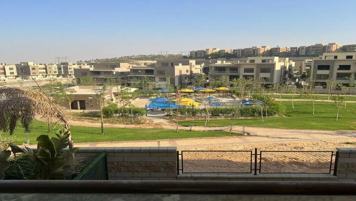 فيلا فاخرة بجنوب القاهرة مع حديقة خاصة ومسبح مشترك