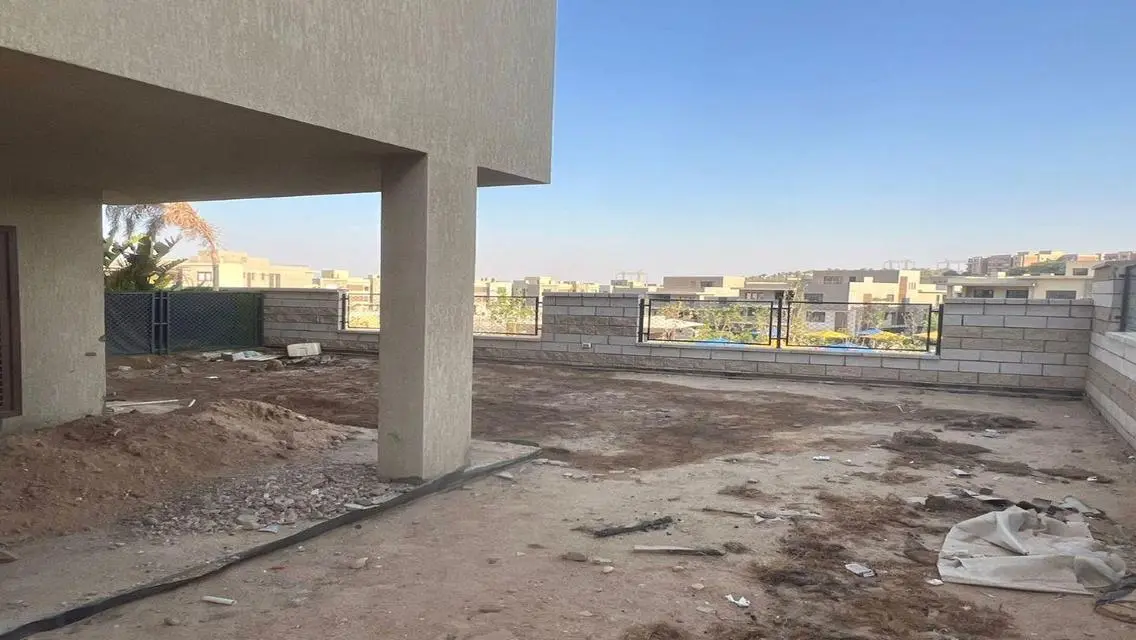 فيلا فاخرة بجنوب القاهرة مع حديقة خاصة ومسبح مشترك