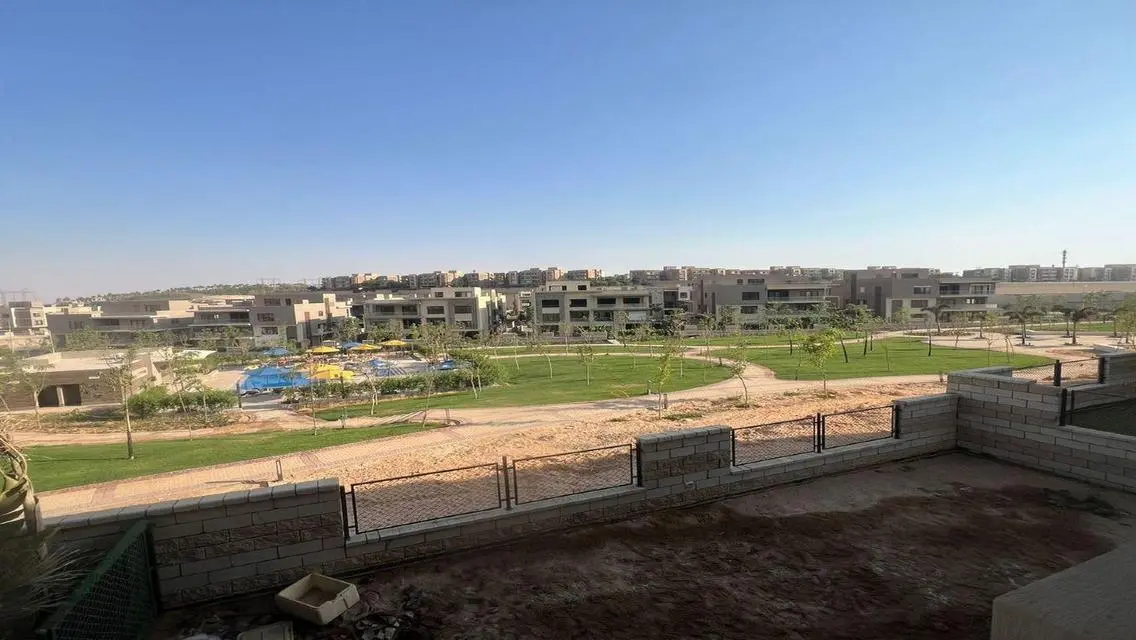 فيلا فاخرة بجنوب القاهرة مع حديقة خاصة ومسبح مشترك