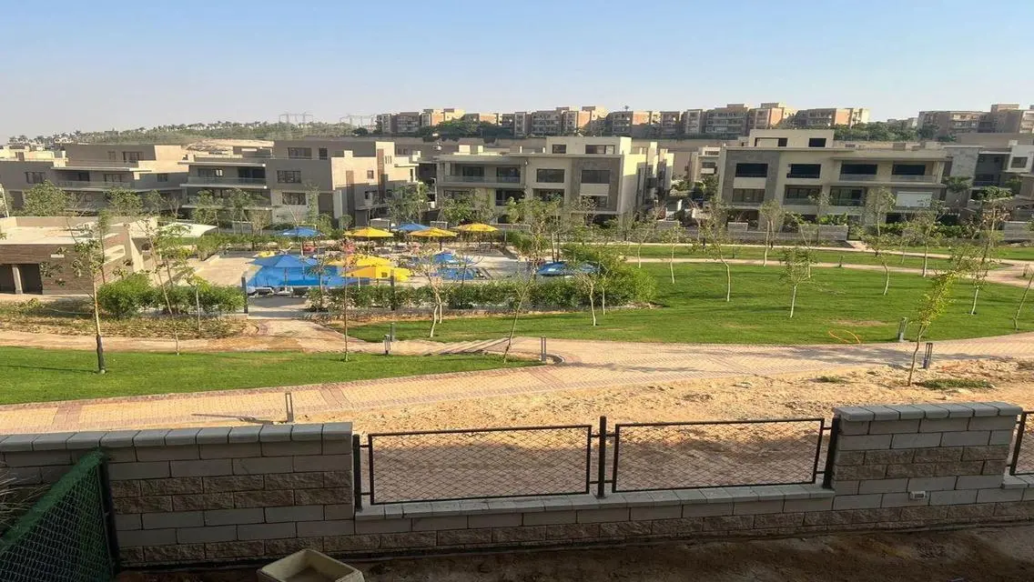 فيلا فاخرة بجنوب القاهرة مع حديقة خاصة ومسبح مشترك