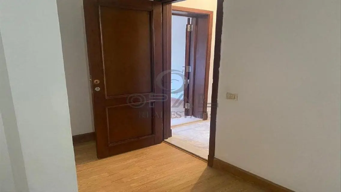 شقة فاخرة بثلاث غرف نوم في موقع متميز