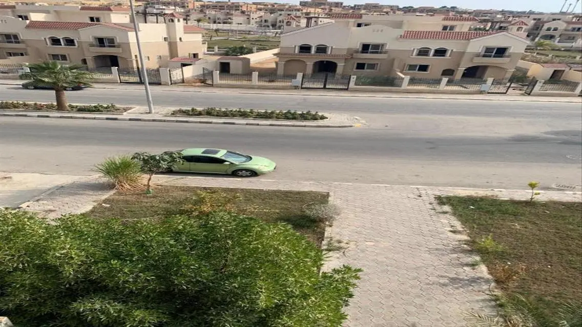 شقة فاخرة للبيع بموقع مميز
