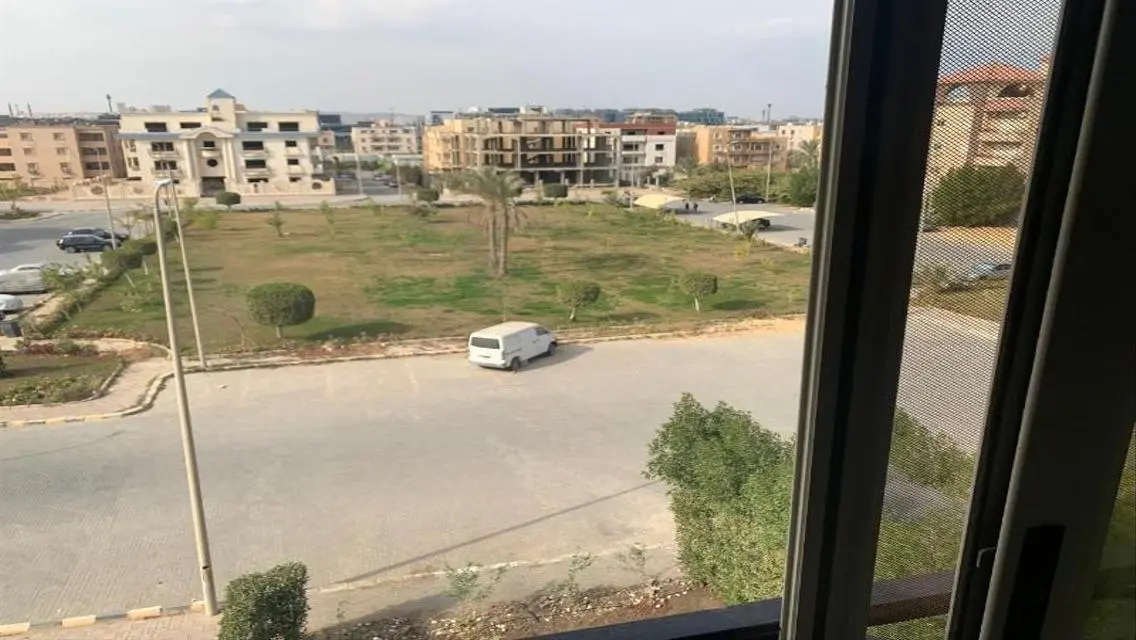 شقة فاخرة للبيع بموقع مميز