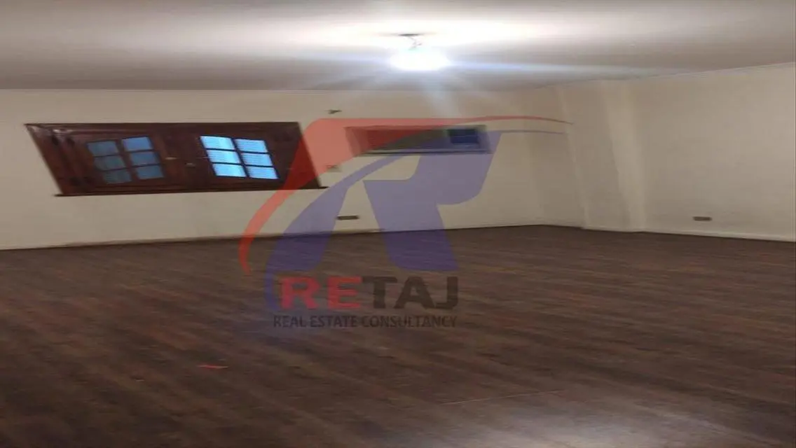 شقة فاخره بتصميم عصري للبيع - 4 غرف نوم